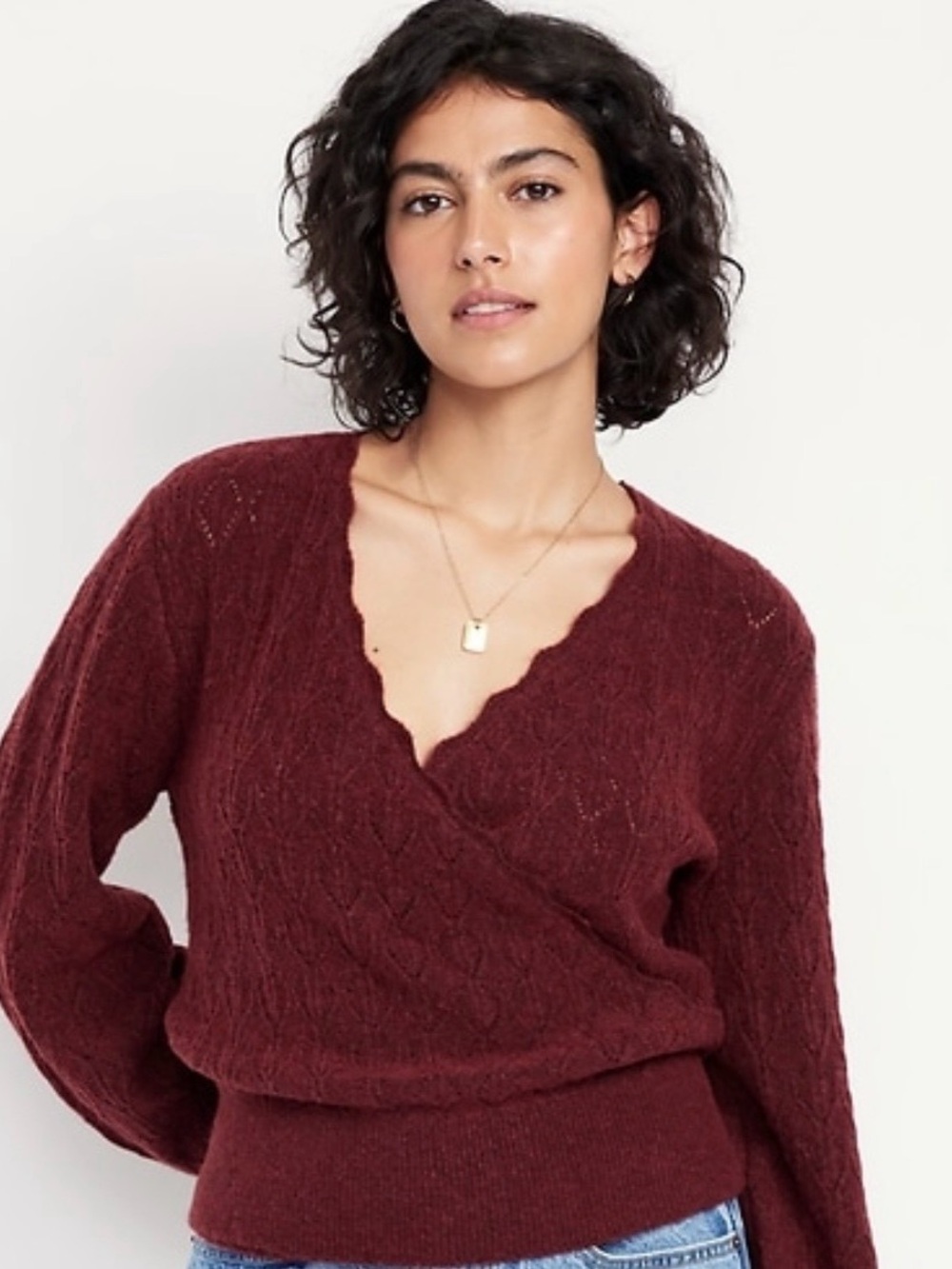 Old Navy Scalloped V-Neck Sweater in Burgundy